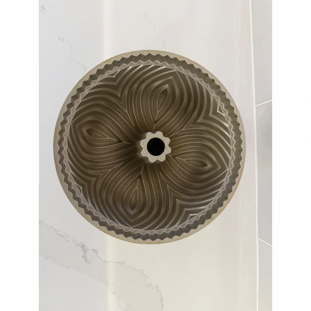 Nordic Ware Bundt‎ Pan Bavaria Cast Aluminum 10 Cup Silver Geometric Cake Mold